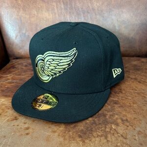 New Era Detroit Red Wings 59FIFTY Black Gold Embroidered 8 1/4 Fitted Cap